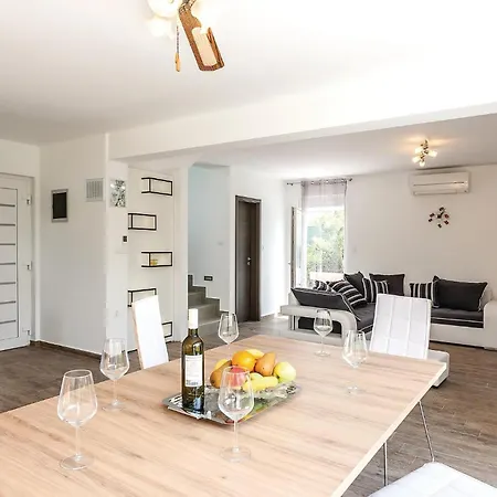 2 Bedroom Lovely In * Fazana