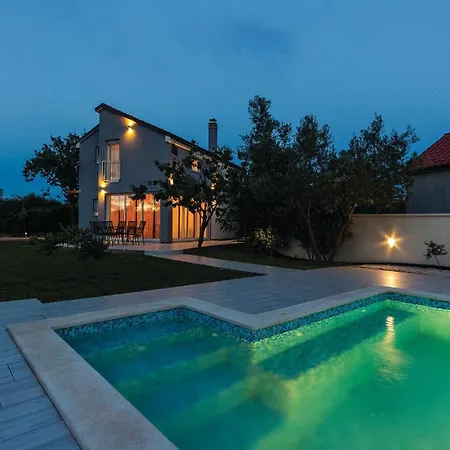 2 Bedroom Lovely In Fazana