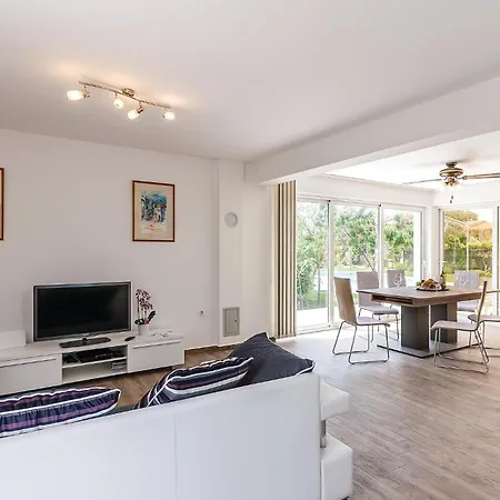 2 Bedroom Lovely In * Fazana