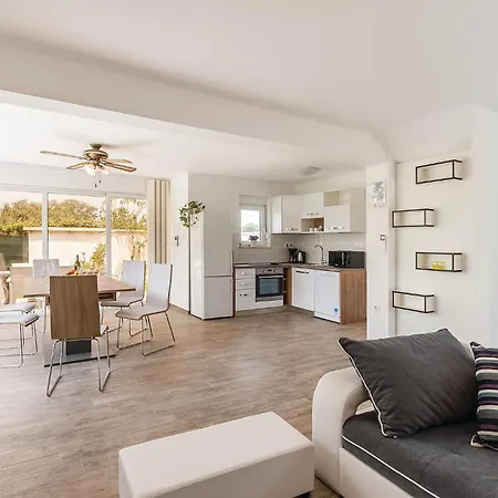 2 Bedroom Lovely In
