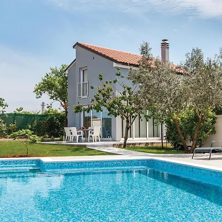 2 Bedroom Lovely In *