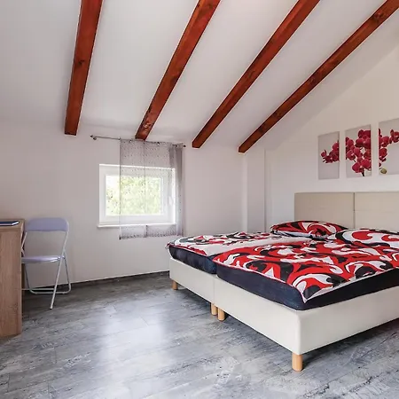 2 Bedroom Lovely In * Fazana