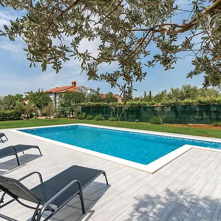 2 Bedroom Lovely In *