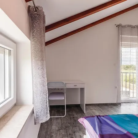 2 Bedroom Lovely In Fazana