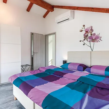 2 Bedroom Lovely In