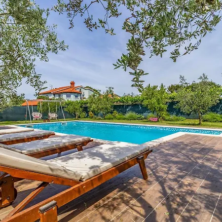 2 Bedroom Lovely In Fazana