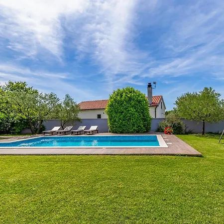 Holiday home 2 Bedroom Lovely In Fazana